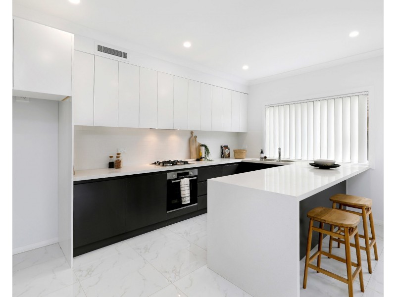 1/97 Oak Road, Kirrawee NSW 2232