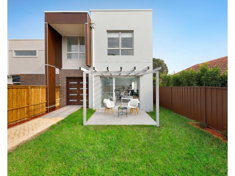 1/97 Oak Road, Kirrawee NSW 2232