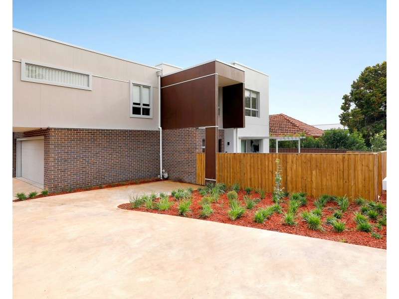 1/97 Oak Road, Kirrawee NSW 2232