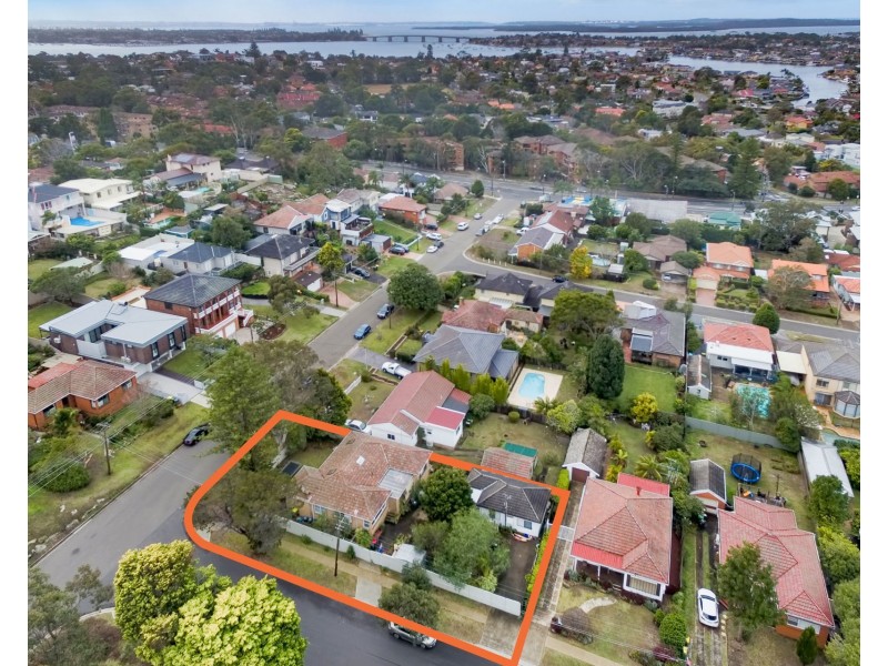 18 Snowden Avenue, Sylvania NSW 2224