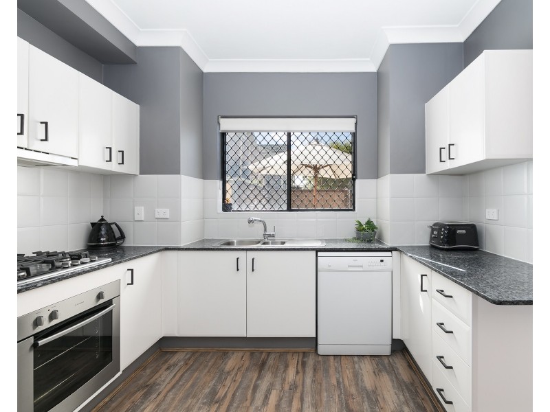 2/8 Warumbui Avenue, Miranda NSW 2228