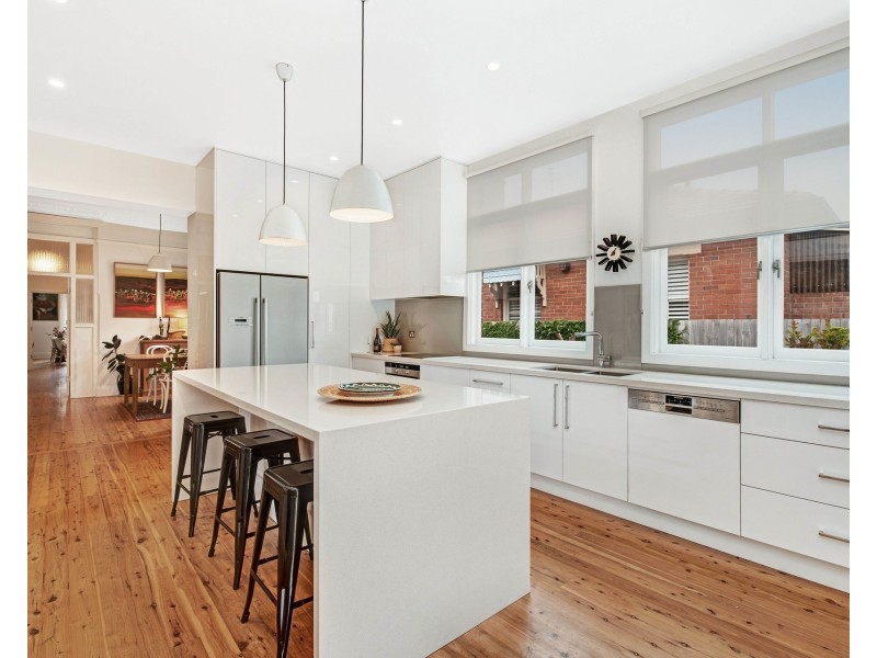 17 Silsoe Street, Hamilton South NSW 2303