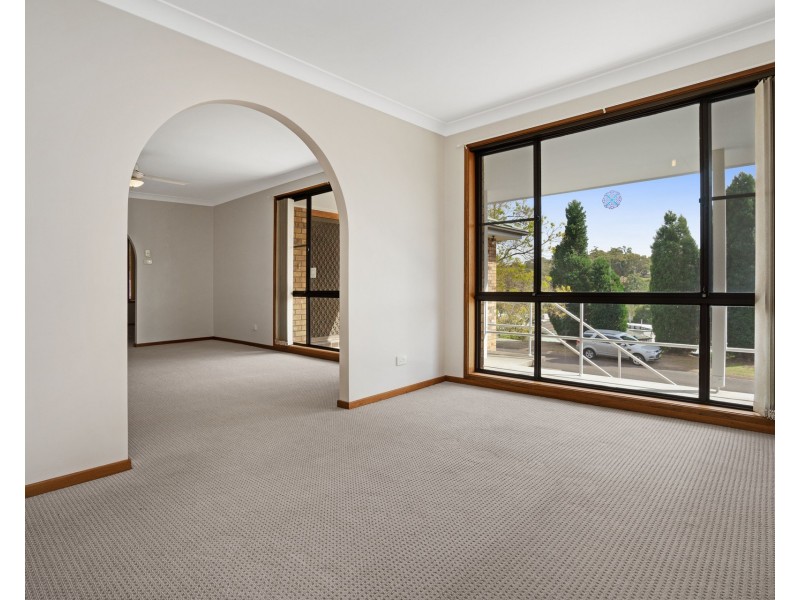 4 Leeward Close, Woodrising NSW 2284