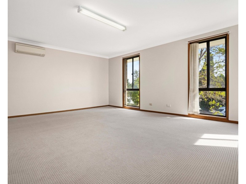 4 Leeward Close, Woodrising NSW 2284