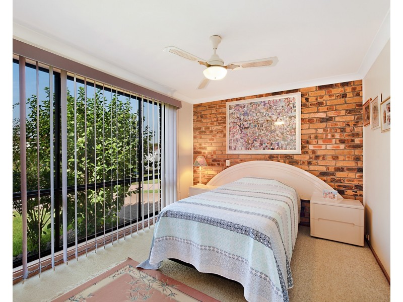 8 Parklea Avenue, Croudace Bay NSW 2280