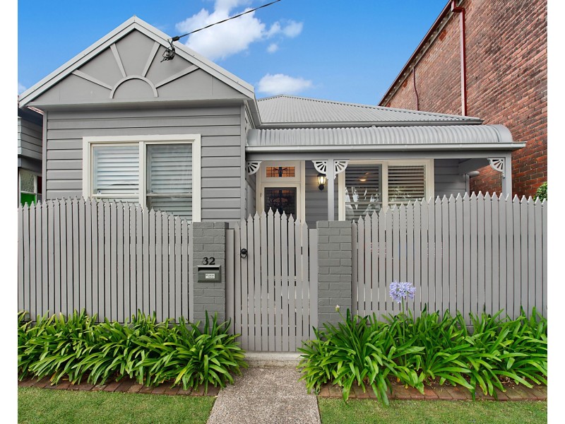 32 Lawson Street, Hamilton NSW 2303