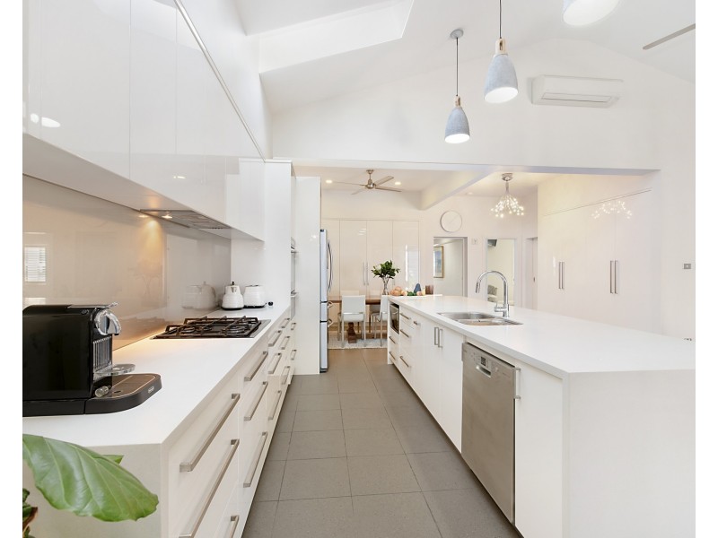 27 Silsoe Street, Hamilton South NSW 2303