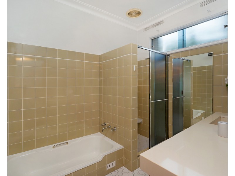 24 Eleebana Road, Eleebana NSW 2282