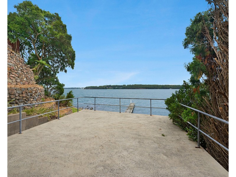 24 Eleebana Road, Eleebana NSW 2282