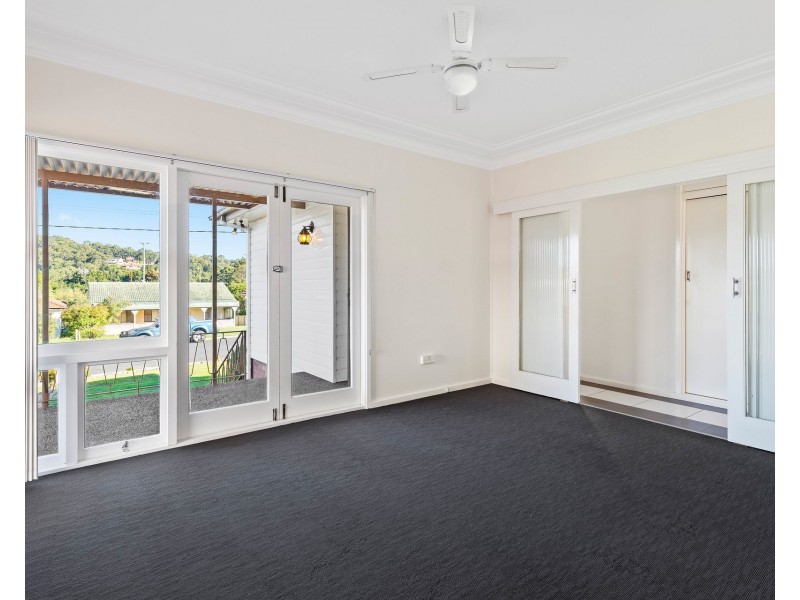 8 Vista Parade, Kotara NSW 2289