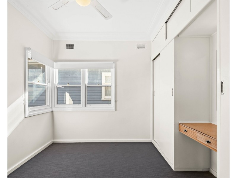 8 Vista Parade, Kotara NSW 2289