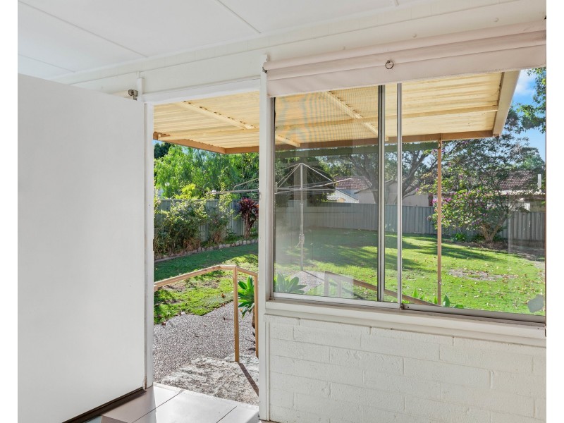 8 Vista Parade, Kotara NSW 2289