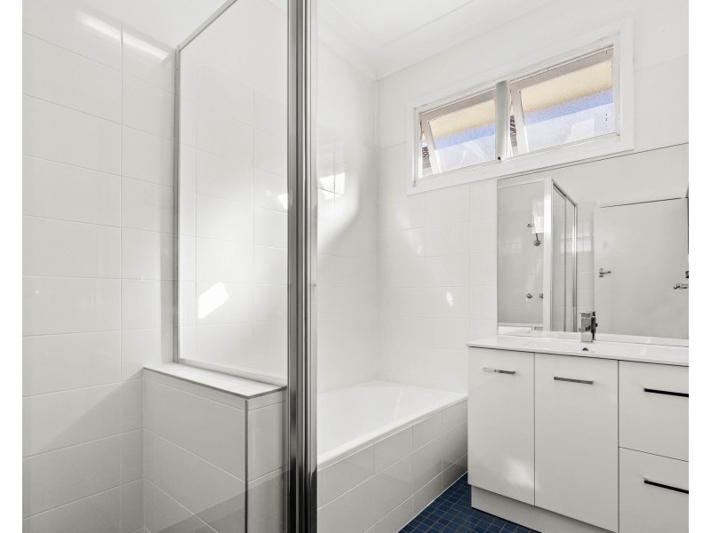 8 Vista Parade, Kotara NSW 2289