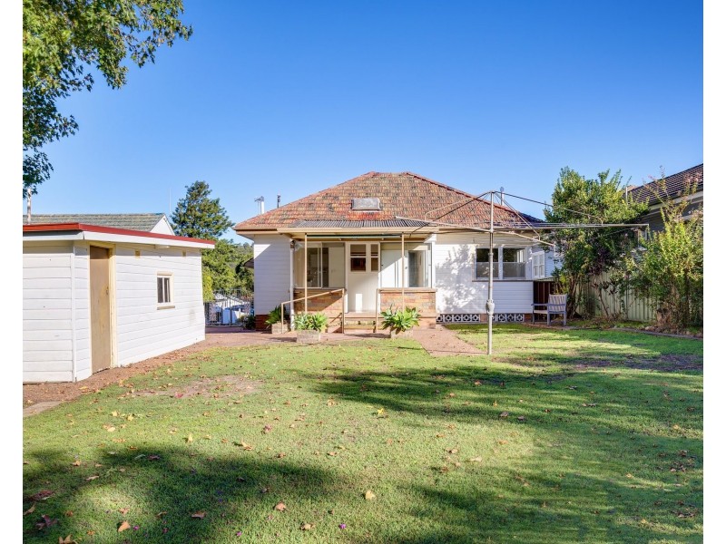 8 Vista Parade, Kotara NSW 2289