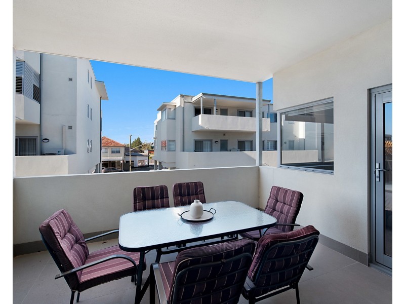 111/27 Llewellyn Street, Merewether NSW 2291