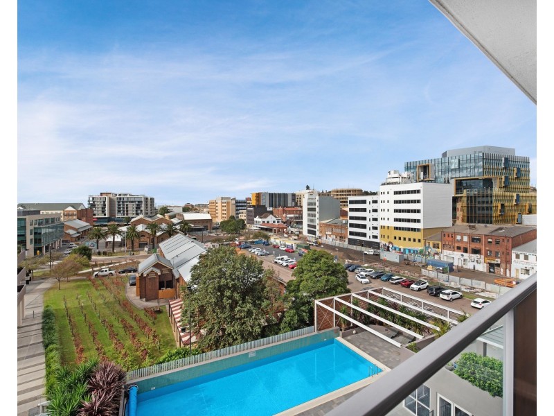 505/14 Honeysuckle Drive, Newcastle NSW 2300