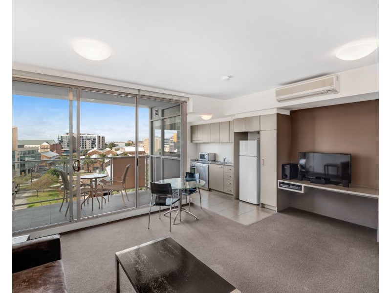 505/14 Honeysuckle Drive, Newcastle NSW 2300