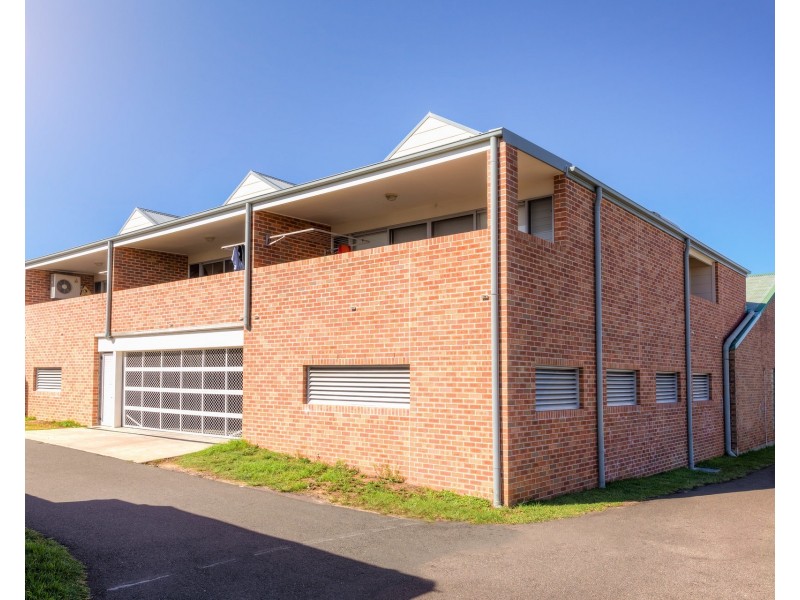 4/105 Cowlishaw Street, Redhead NSW 2290