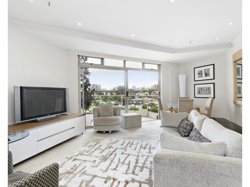 1012/63 Crown Street, Woolloomooloo NSW 2011