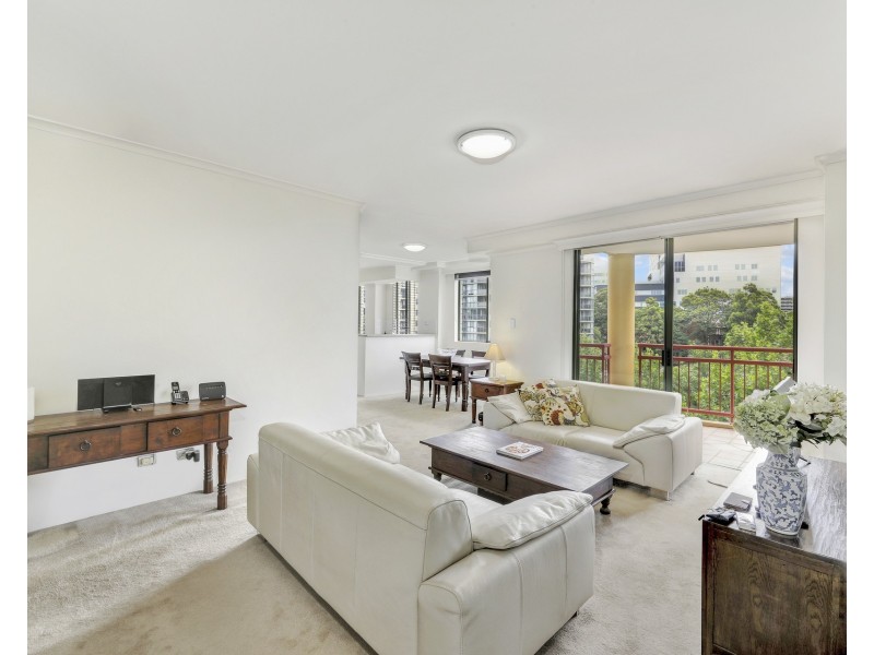 25/15A  Herbert Street, St Leonards NSW 2065