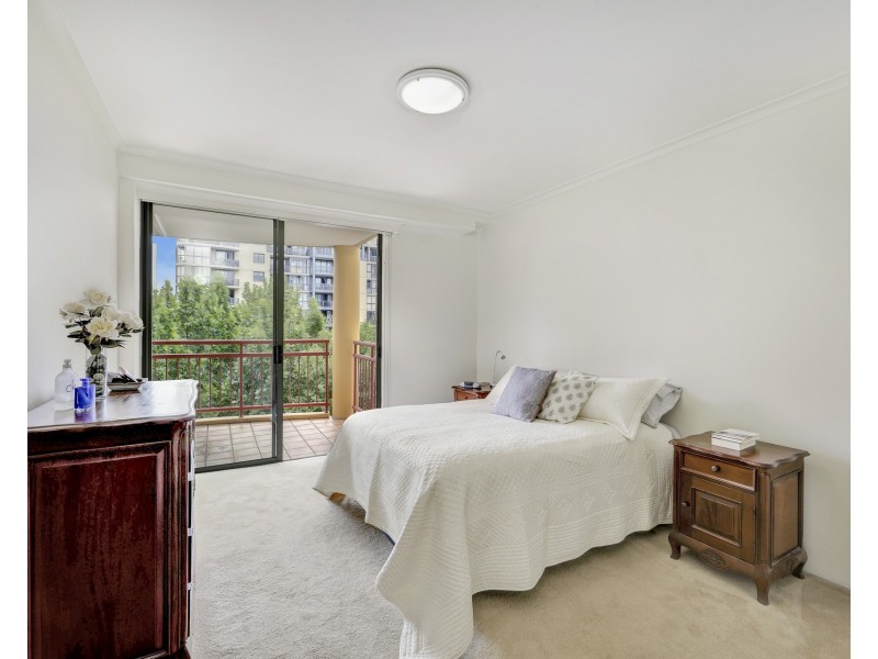 25/15A  Herbert Street, St Leonards NSW 2065