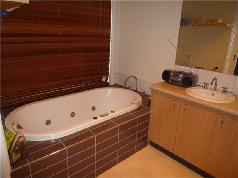 24 Botanica Springs Boulevard, Brookfield VIC 3338