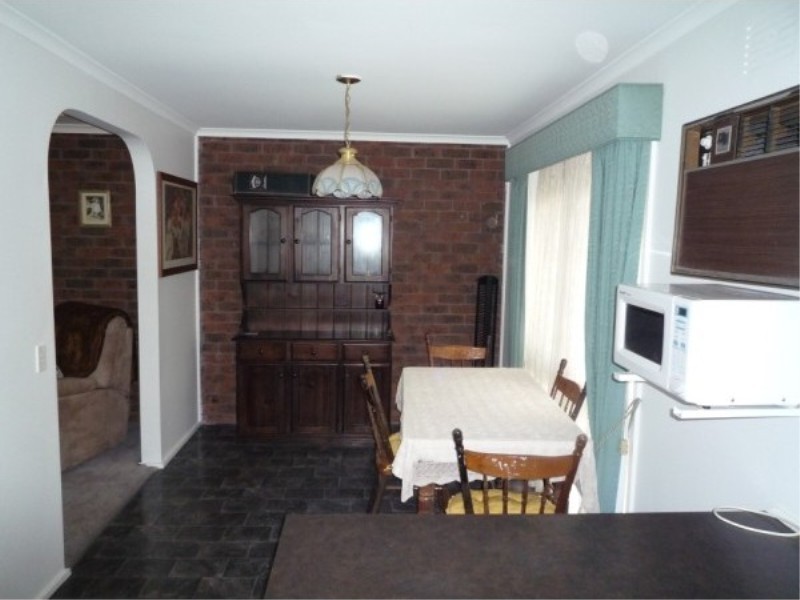 2 / 21 West Melton Drive, Melton West VIC 3337