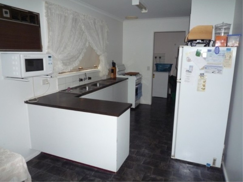 2 / 21 West Melton Drive, Melton West VIC 3337