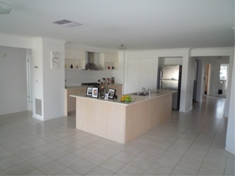 1 Storkbill View, Melton West VIC 3337