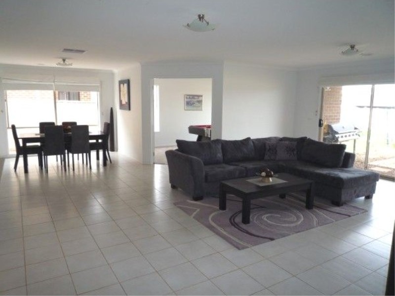 1 Storkbill View, Melton West VIC 3337