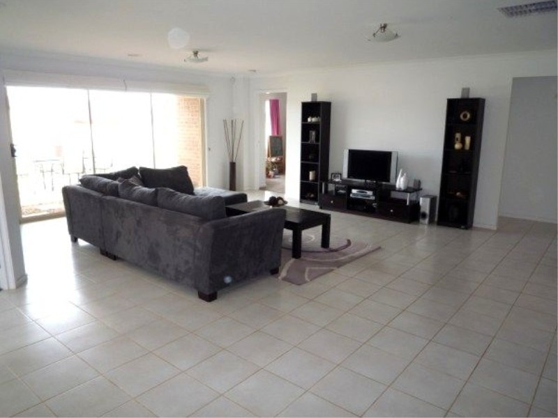 1 Storkbill View, Melton West VIC 3337
