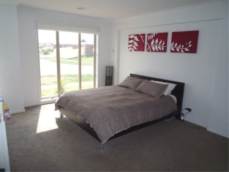 1 Storkbill View, Melton West VIC 3337