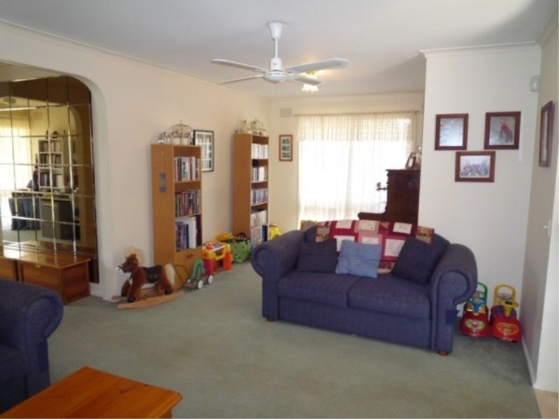 9 Bishop Place, Melton West VIC 3337