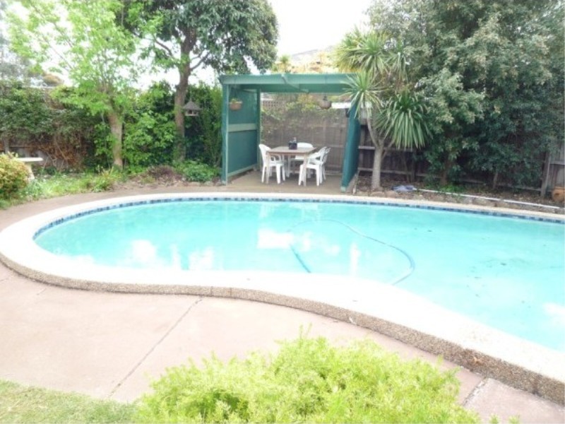 9 Bishop Place, Melton West VIC 3337