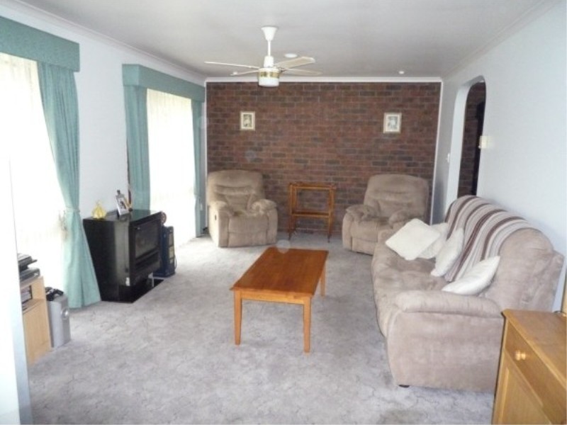 2 / 21 West Melton Drive, Melton West VIC 3337