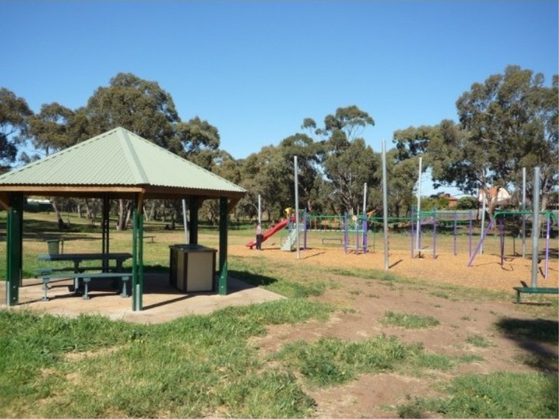 13 Prior Court, Brookfield VIC 3338