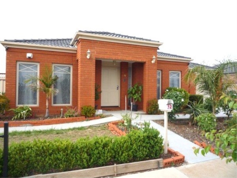 32 Ranfurlie Circuit, Melton West VIC 3337