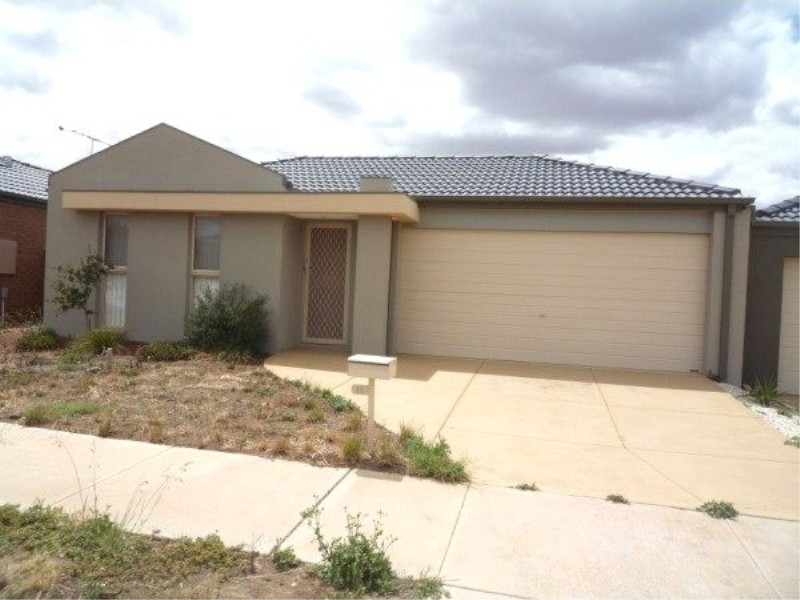 11 Erskine Way, Melton West VIC 3337