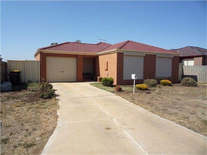 16 Phillip St, Melton South VIC 3338