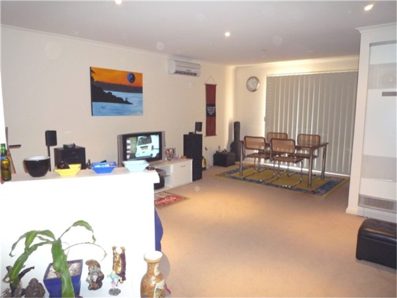 16 Phillip St, Melton South VIC 3338