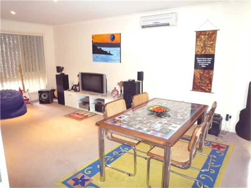 16 Phillip St, Melton South VIC 3338