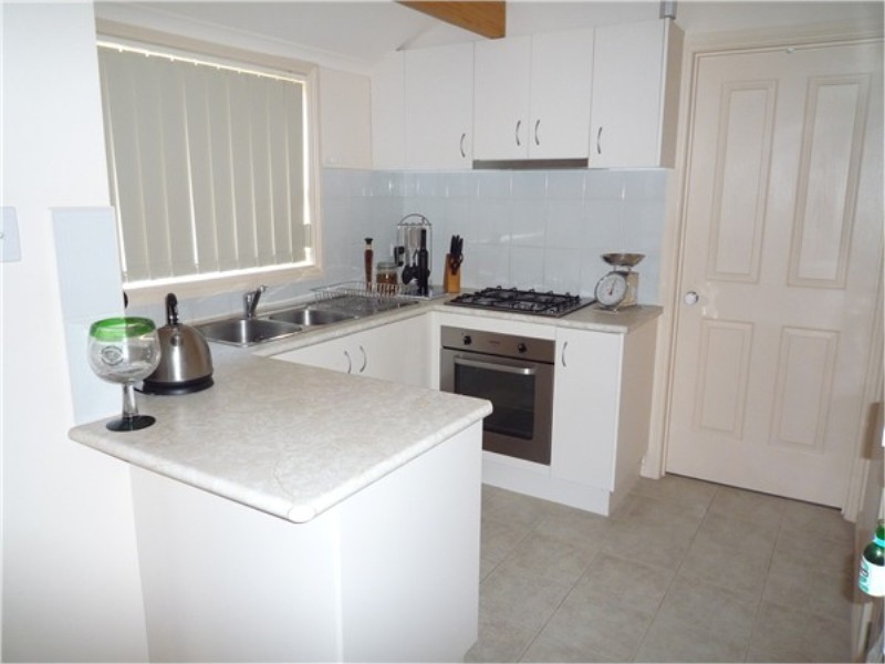 16 Phillip St, Melton South VIC 3338