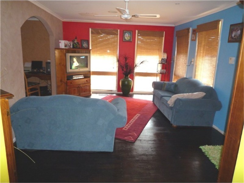 39 Argyll cct, Melton West VIC 3337