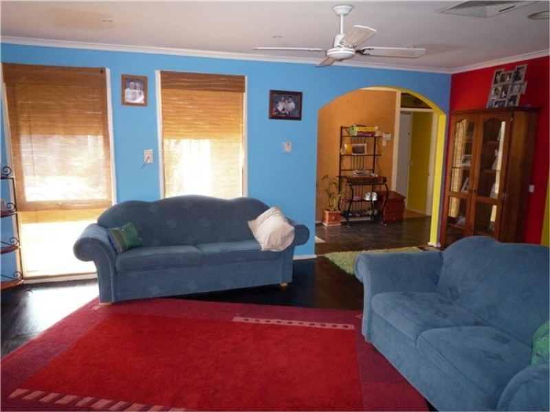 39 Argyll cct, Melton West VIC 3337