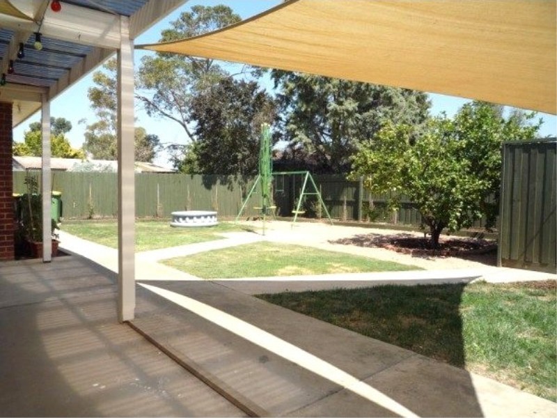 1 Lincoln Way, Melton West VIC 3337