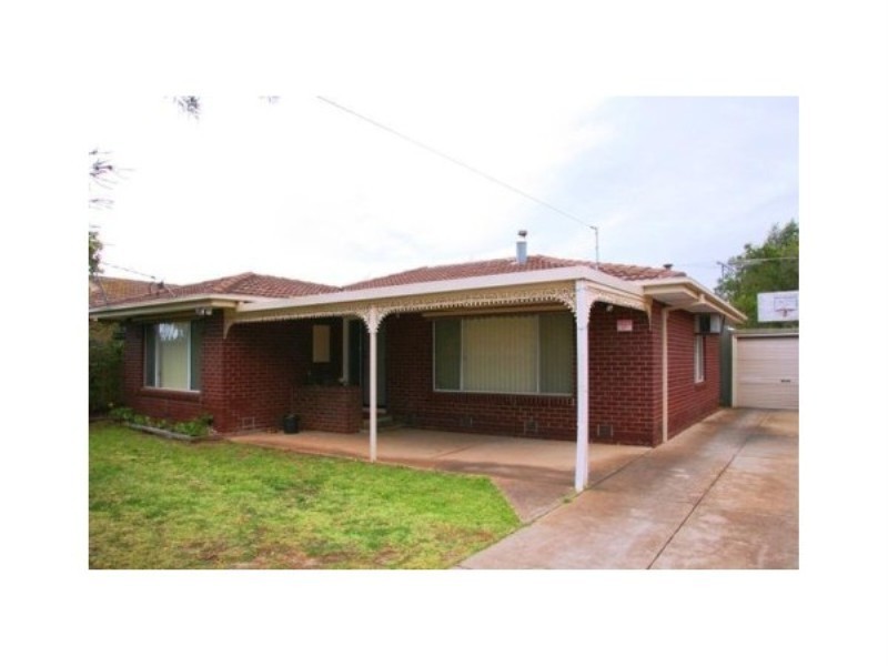 32 Christopher Cresent, Melton VIC 3337