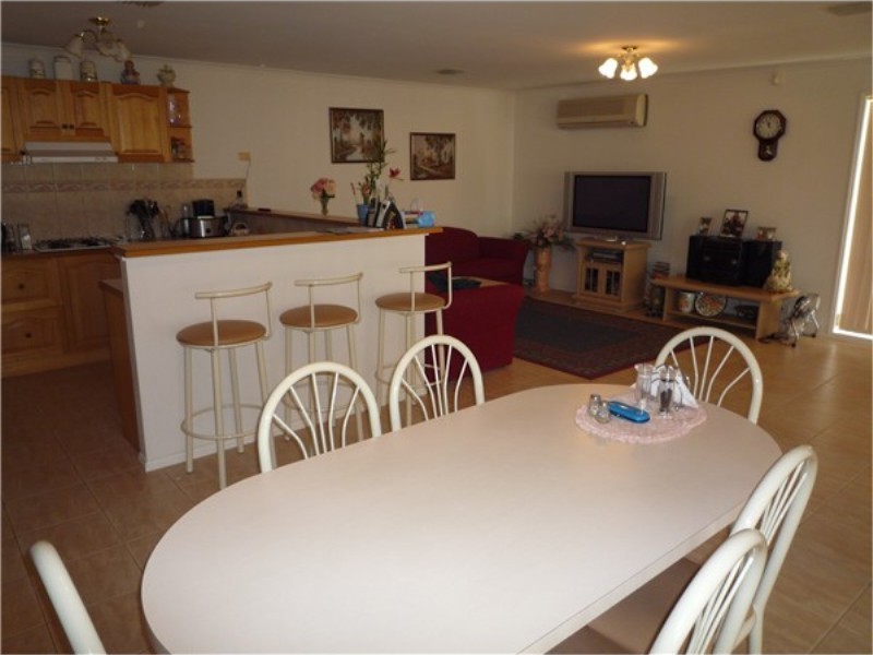 21 Russell Court, Brookfield VIC 3338