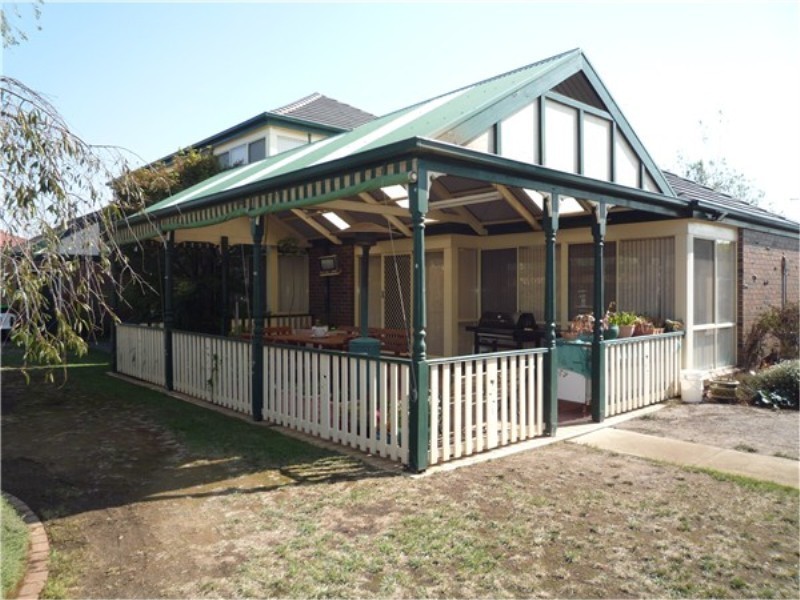 21 Russell Court, Brookfield VIC 3338