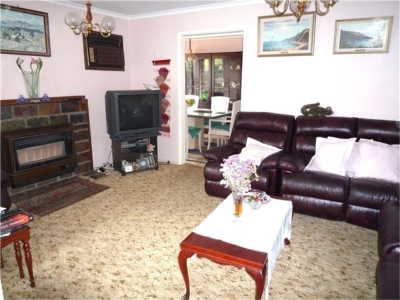 23 Morris St, Melton South VIC 3338