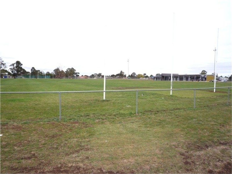 23 Morris St, Melton South VIC 3338